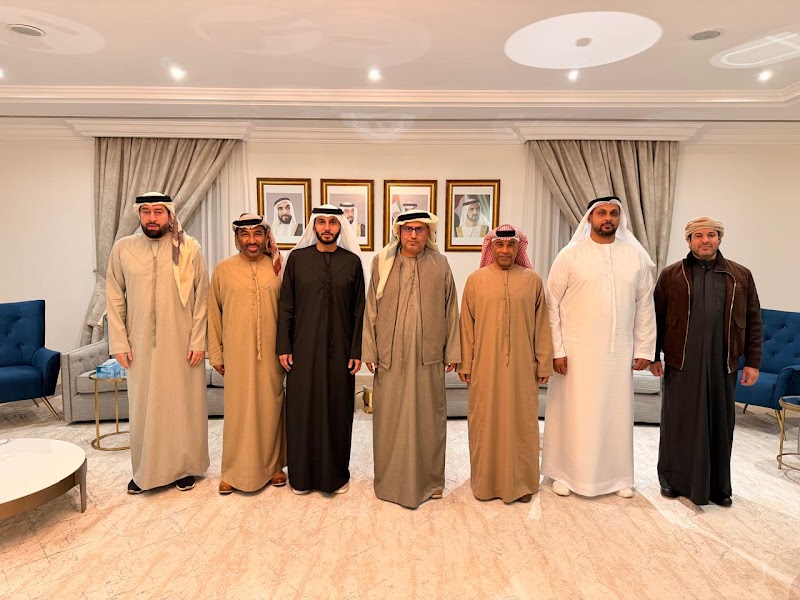 سفير الإمارات لدى الكويت يقيم مأدبة عشاء تكريما لوفد اتحاد الإمارات لكرة اليد